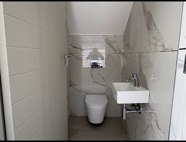 5 BEDROOM HOUSE FOR SALE IN SANDOWN